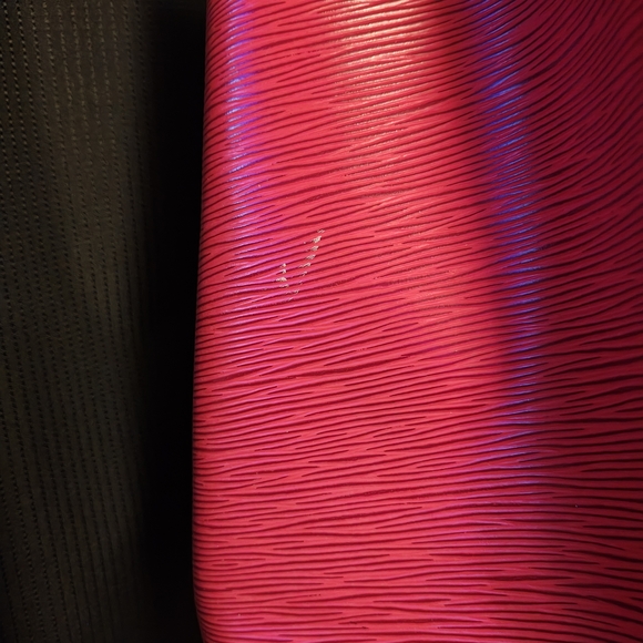 Louis Vuitton Red Epi Noe Bucket Bag - Picture 11 of 16